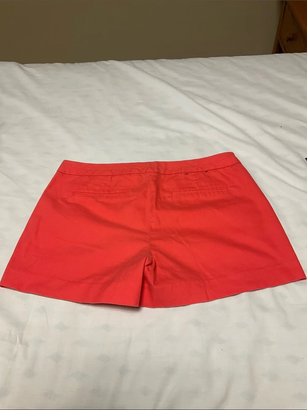 Women’s Banana Republic Hampton Fit Shorts . Coral, Size 8